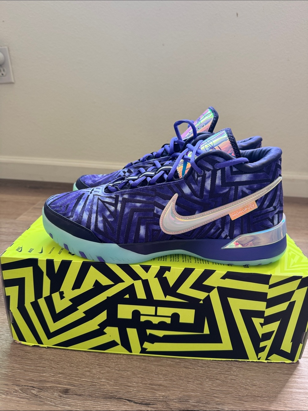 NEVER BEEN WORN LeBron James Genisus Monopoly shoes Men’s Size 13